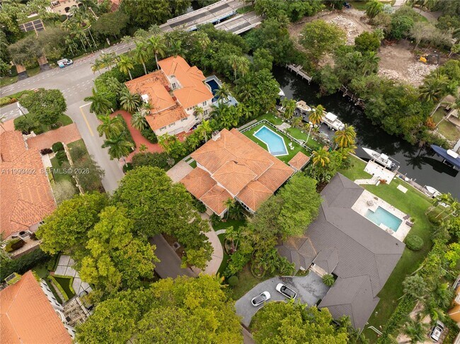 Building Photo - 7125 Los Pinos Blvd