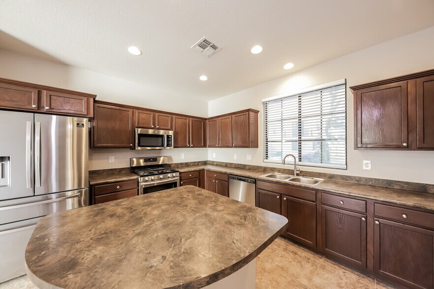 Building Photo - 2362 W Sleepy Ranch Rd