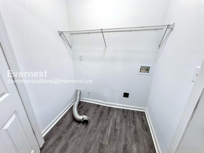 Building Photo - 3136 Lower Creek Dr