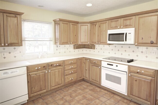 Building Photo - 12118 Double Tree Dr