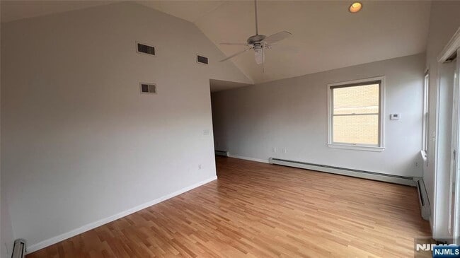 Building Photo - 82 Edgewater Pl