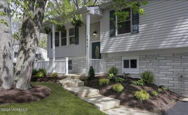 Building Photo - 1015 Zircon Dr