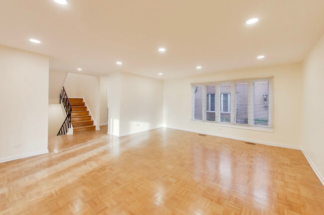 Building Photo - 475 Laurel Ave