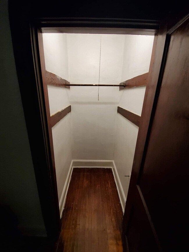 Building Photo - 274 W Dickson Ave