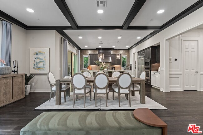 Building Photo - 55 suede