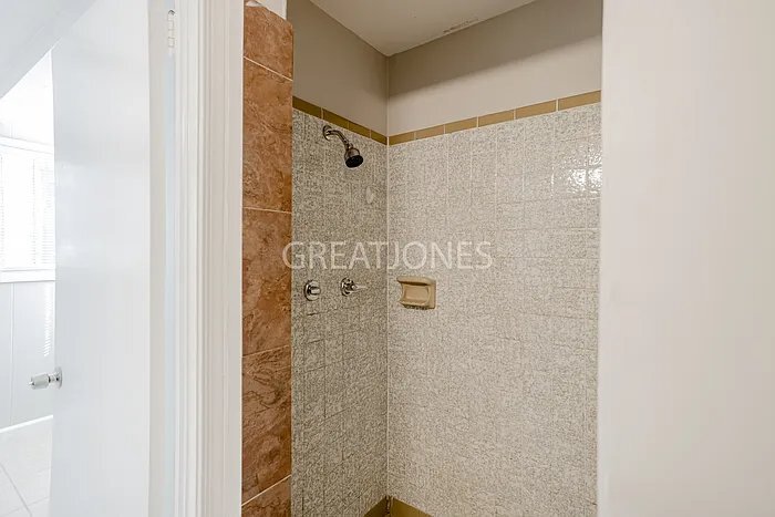 Building Photo - 3308 Woodlawn Ave