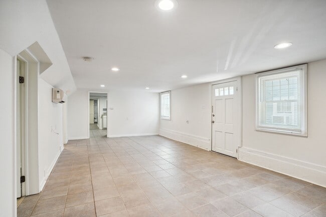 Building Photo - 940 N Carrollton Ave