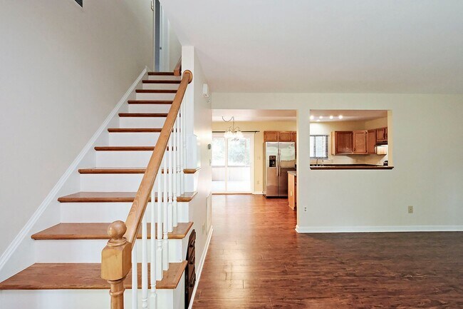 Building Photo - 1011 Highlands Dr