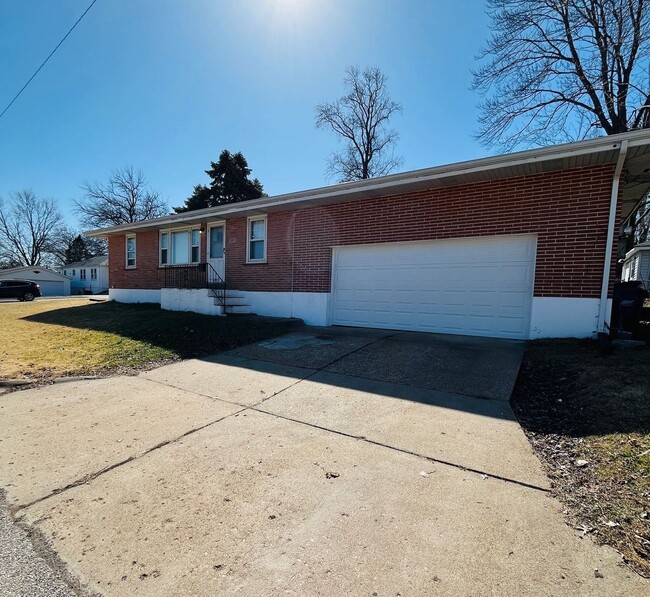 Building Photo - Adorable 3 bedroom 1 bath home!