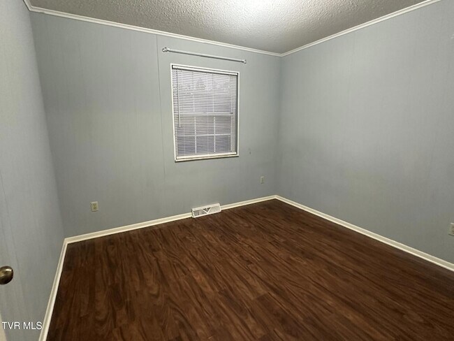 Building Photo - 103 Skyview Dr