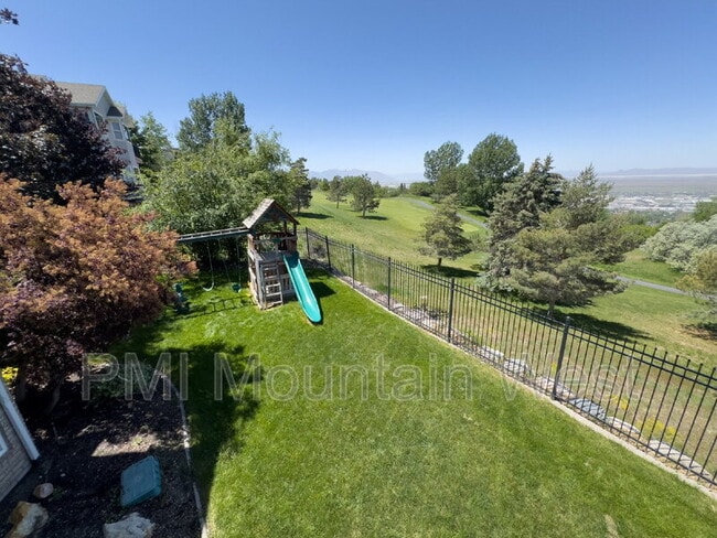 Building Photo - 49 E Fairway Dr