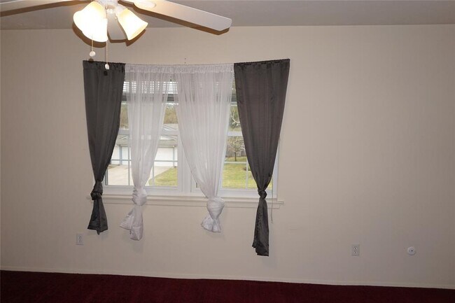 Building Photo - 1525 Ramada Dr