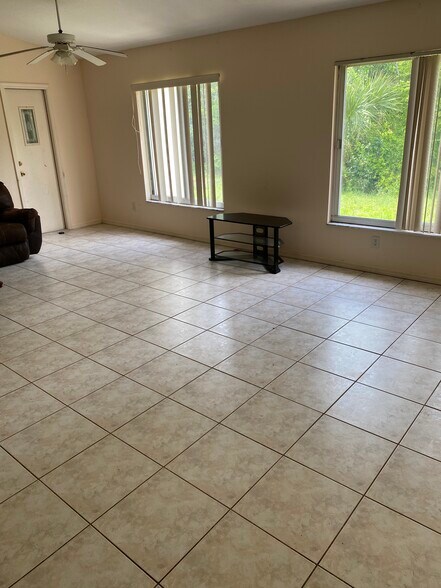 Building Photo - 11812 D Allyon Dr