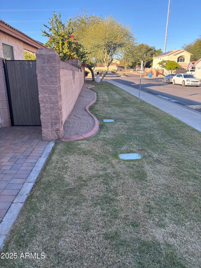 Building Photo - 2221 E Union Hills Dr