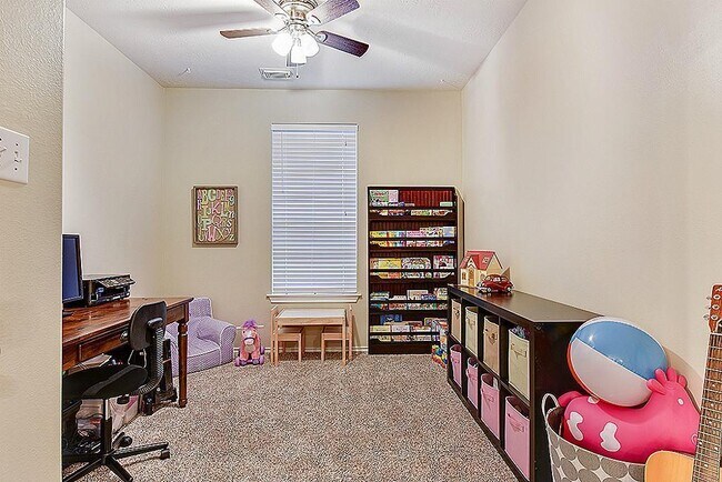 Building Photo - 6 N Queenscliff Cir