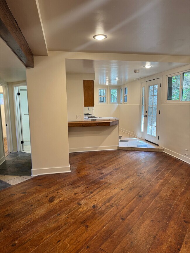 Building Photo - 1440 Old Topanga Canyon Rd