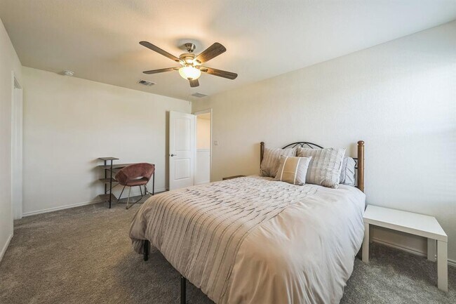 Building Photo - 1127 Aronia Ln