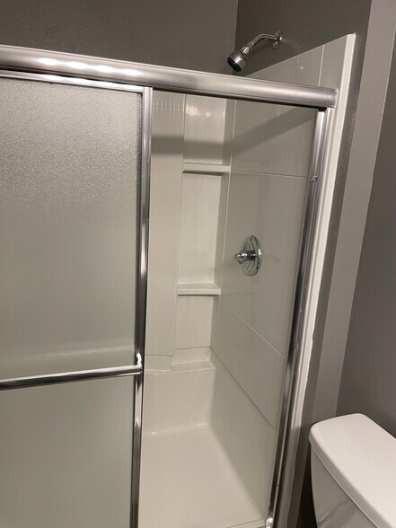 2nd Bath - 1011 W 7th St