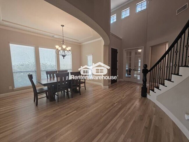 Building Photo - FOR RENT - MOVE IN READY in the highly sou...