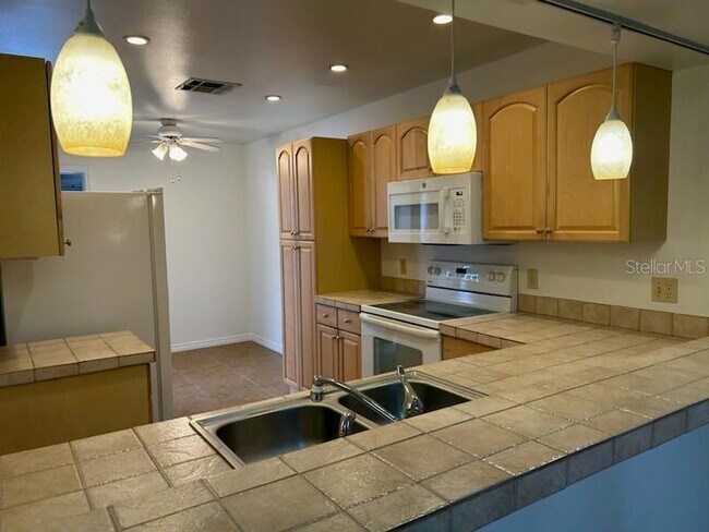 Building Photo - 7650 Chapelhill Dr