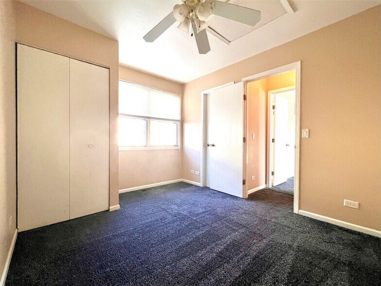 Building Photo - 17 Le Jardin Ct