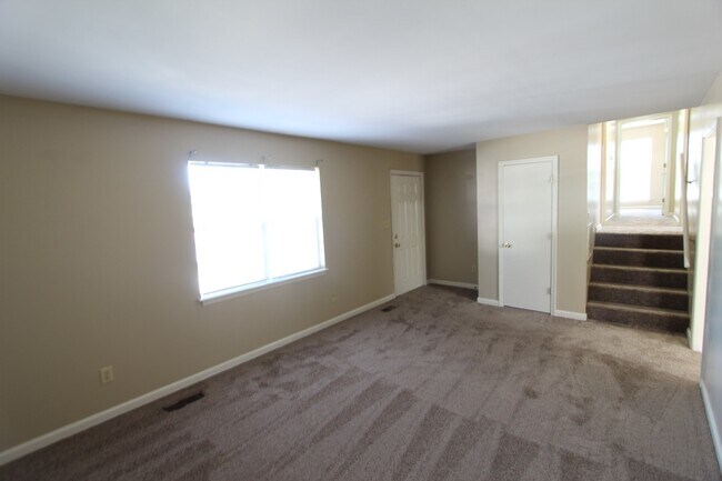 Building Photo - 3 Bedroom 2 Full Bath + Large Den - Picture Perfect In & Out! You will LOVE IT!!