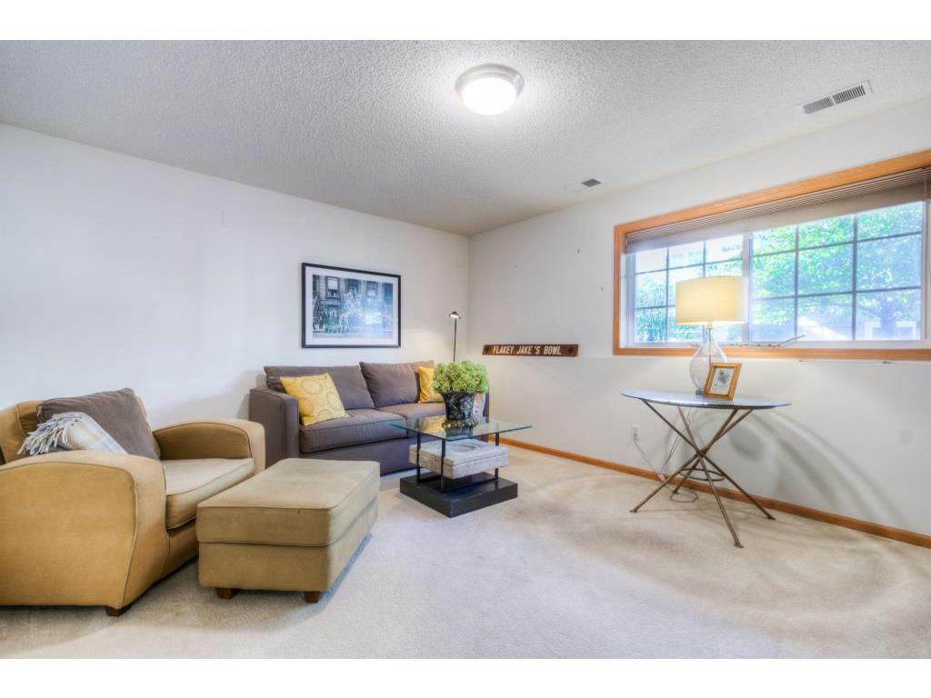 Building Photo - 1683 Village Trail E #4