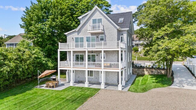 Building Photo - 270 Elm St