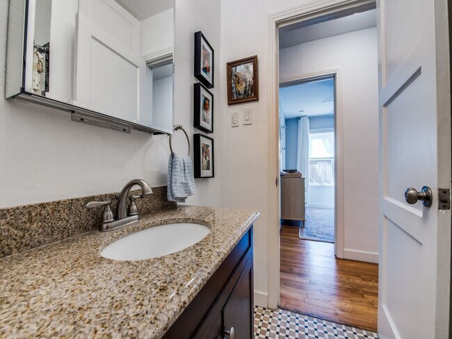 Building Photo - 3 Bedroom in Alamo Height ISD