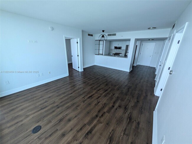Building Photo - 1800 N Bayshore Dr