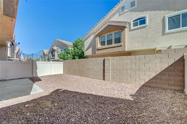 Building Photo - 8749 Horizon Wind Ave