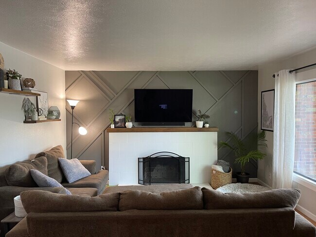 Building Photo - 2908 Meadowbrook Dr