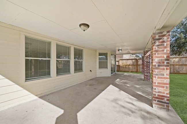 Building Photo - 21619 Knightsbrook Ln