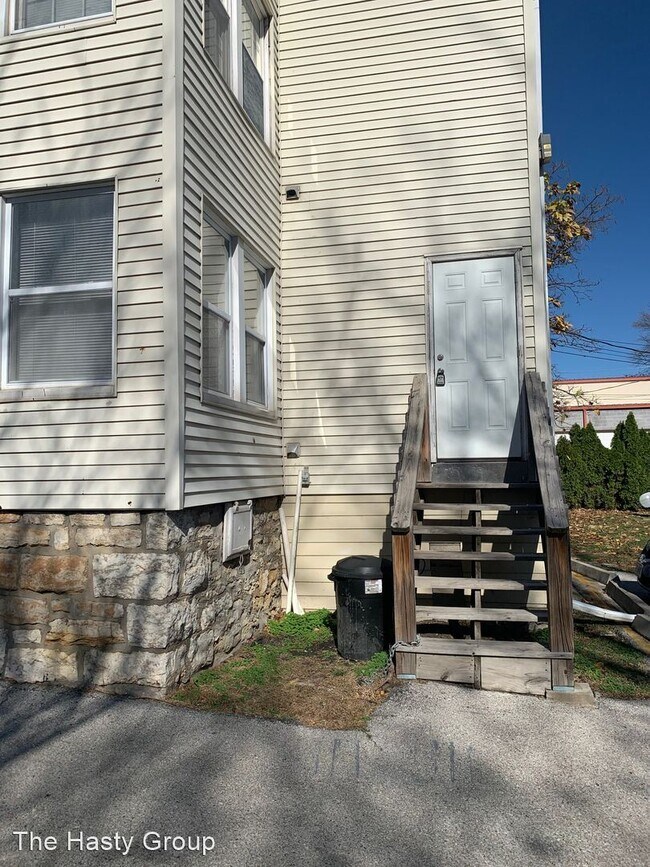 Building Photo - 2 br, 1 bath House - 3241 Gillham Rd - Unit 1