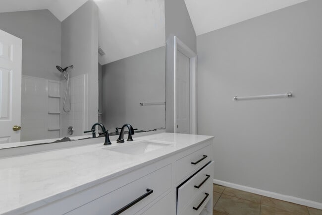 Building Photo - 129 Meadow Ct