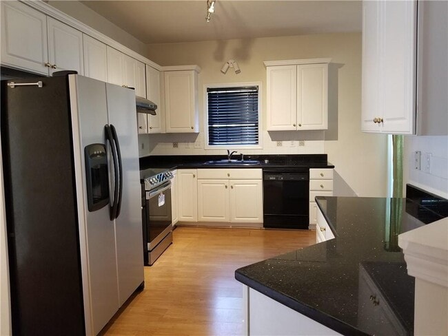 Building Photo - 2828 Oglethorpe Run Square