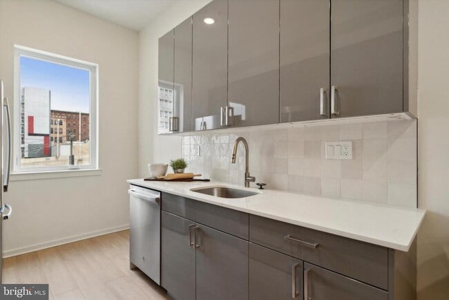 Building Photo - 225 N 12th St