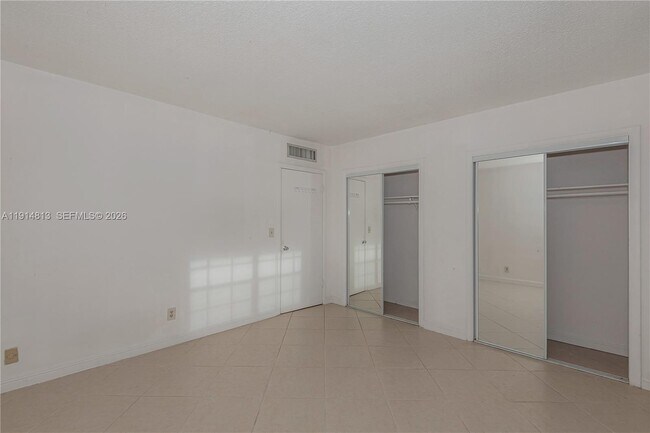 Building Photo - 440 Paradise Isle Blvd