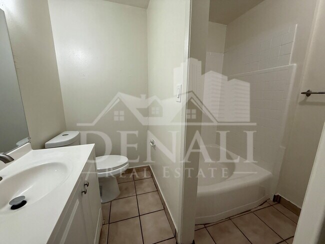 Building Photo - 4719 N 15th Ave