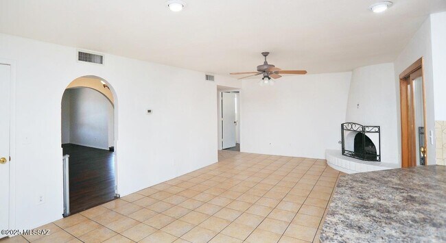 Building Photo - 4741 W Red Wolf Dr