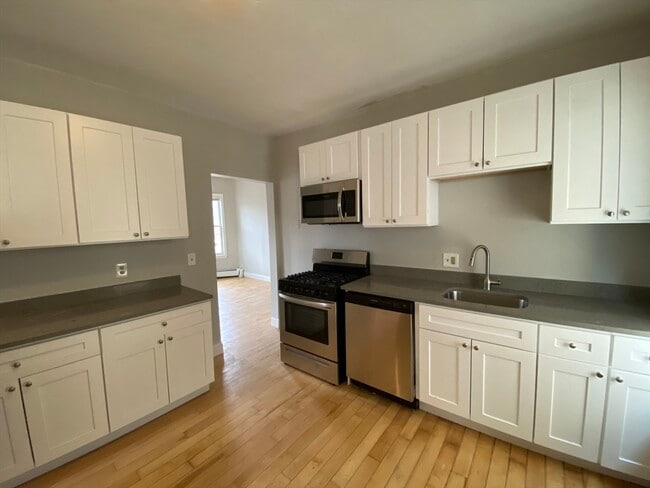 Building Photo - 139 Bowdoin St