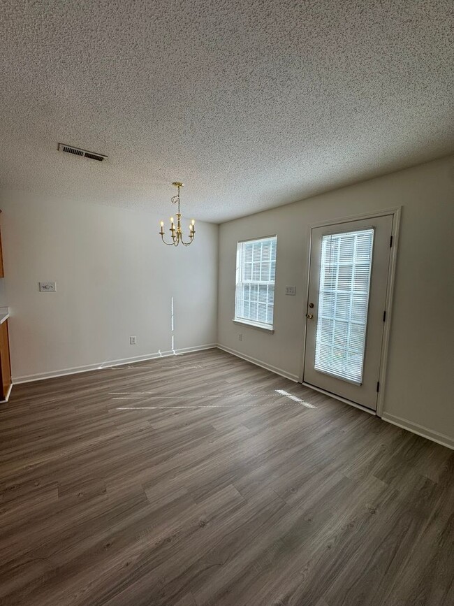 Building Photo - 147 Springwood Ln