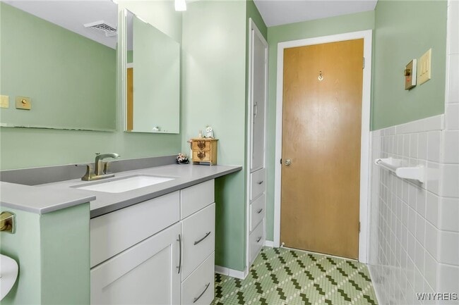 Building Photo - 4770 Boncrest Dr E
