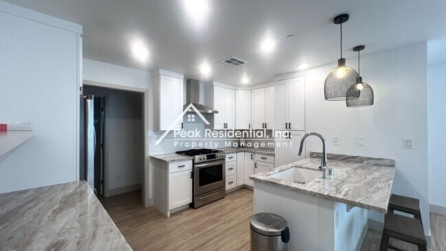 Building Photo - Updated 3bd/2b Home Near UCD Med Center!