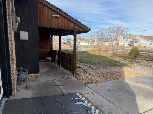 Building Photo - 327 N 400 W