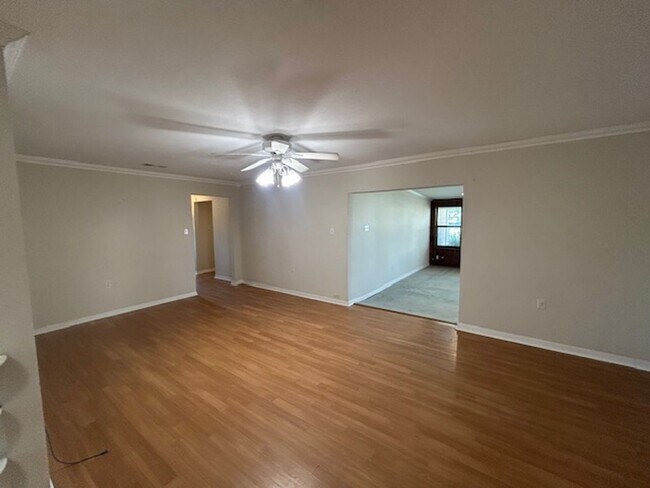 Building Photo - Spacious and Private Midway ISD Home