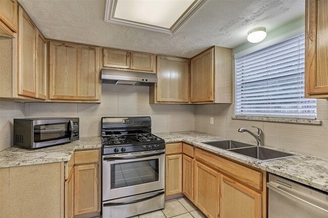 Building Photo - 3 Field Flower Ct