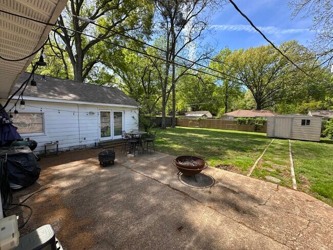 Building Photo - 1221 W Perkins Rd