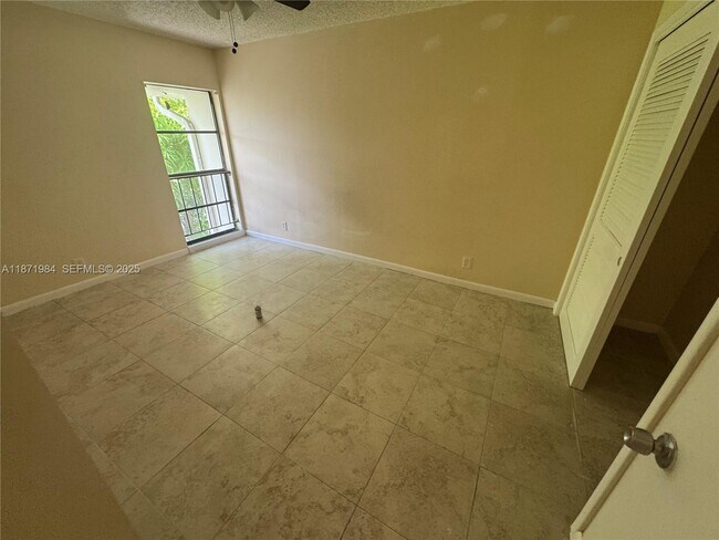 Building Photo - 6521 Racquet Club Dr