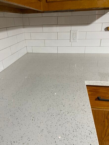 Building Photo - 99 Lyons St